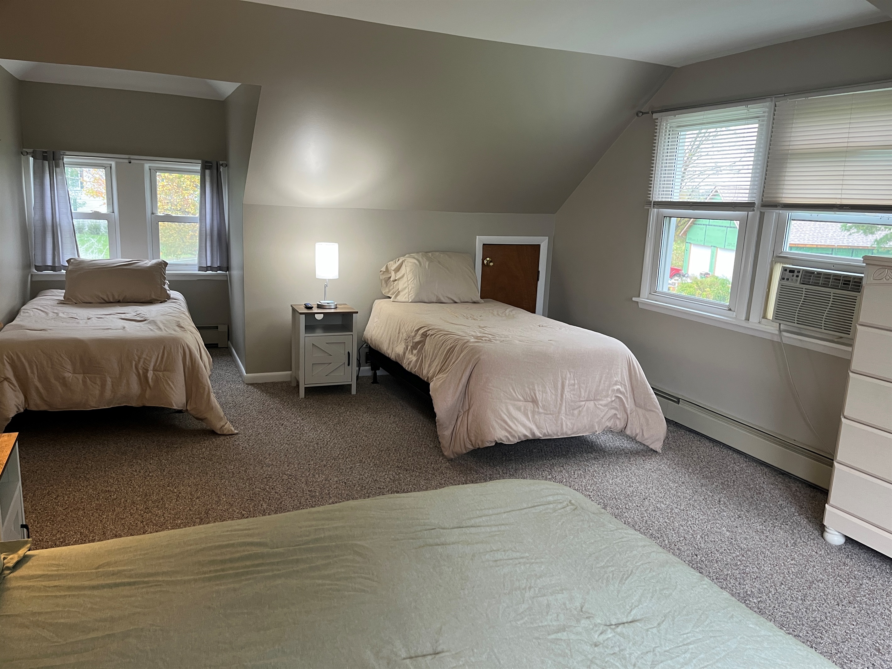 Bdrm 6 - Family Suite Queen, Twins, futon and ensuite bath