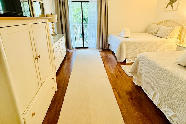 Second bedroom with patio doors