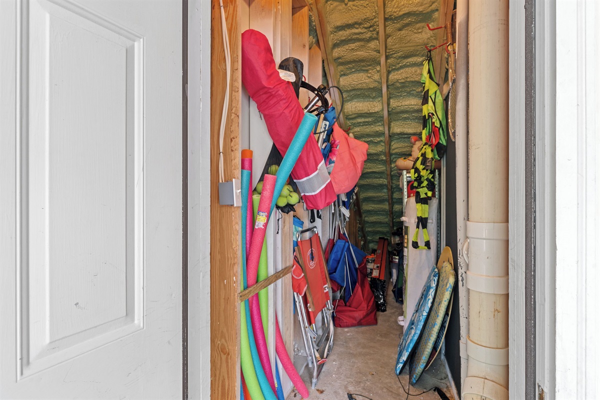 Located in the carport is a storage unit equipped with beach gear for our guest.