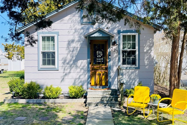Greenwood Bay Cottage
1950's Original Millman Home
340 Square Feet