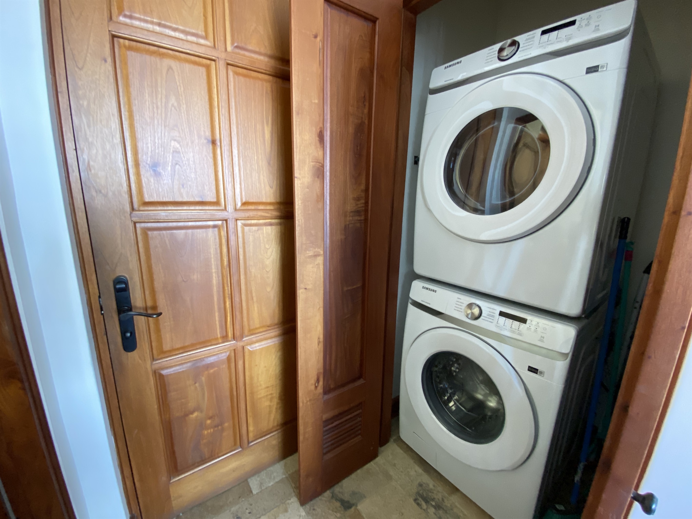Full sizes washer and dryer