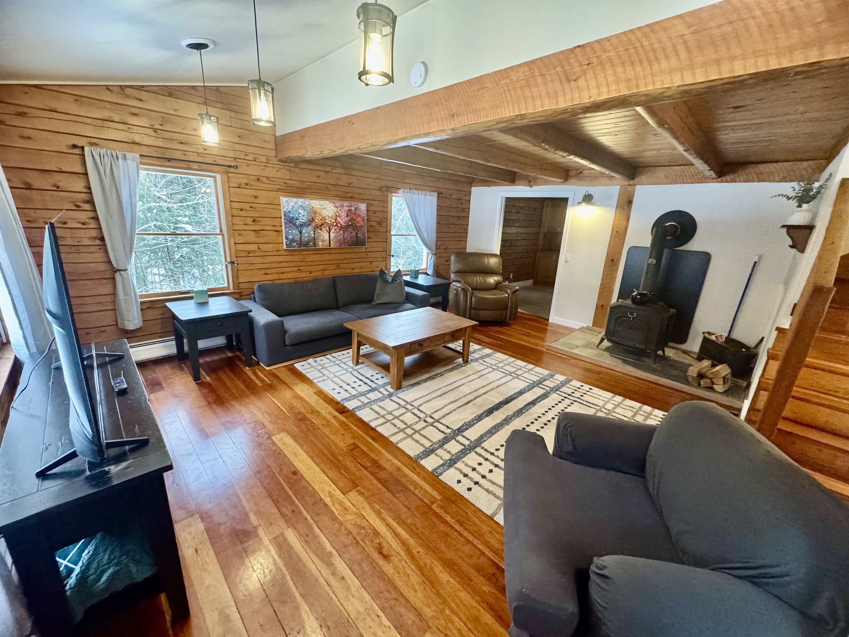 Cozy Cabin on the Stowe line!