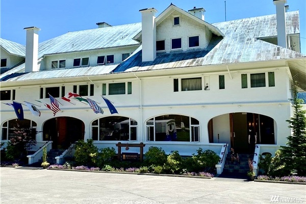 Go to the mansion for dinner & cocktails