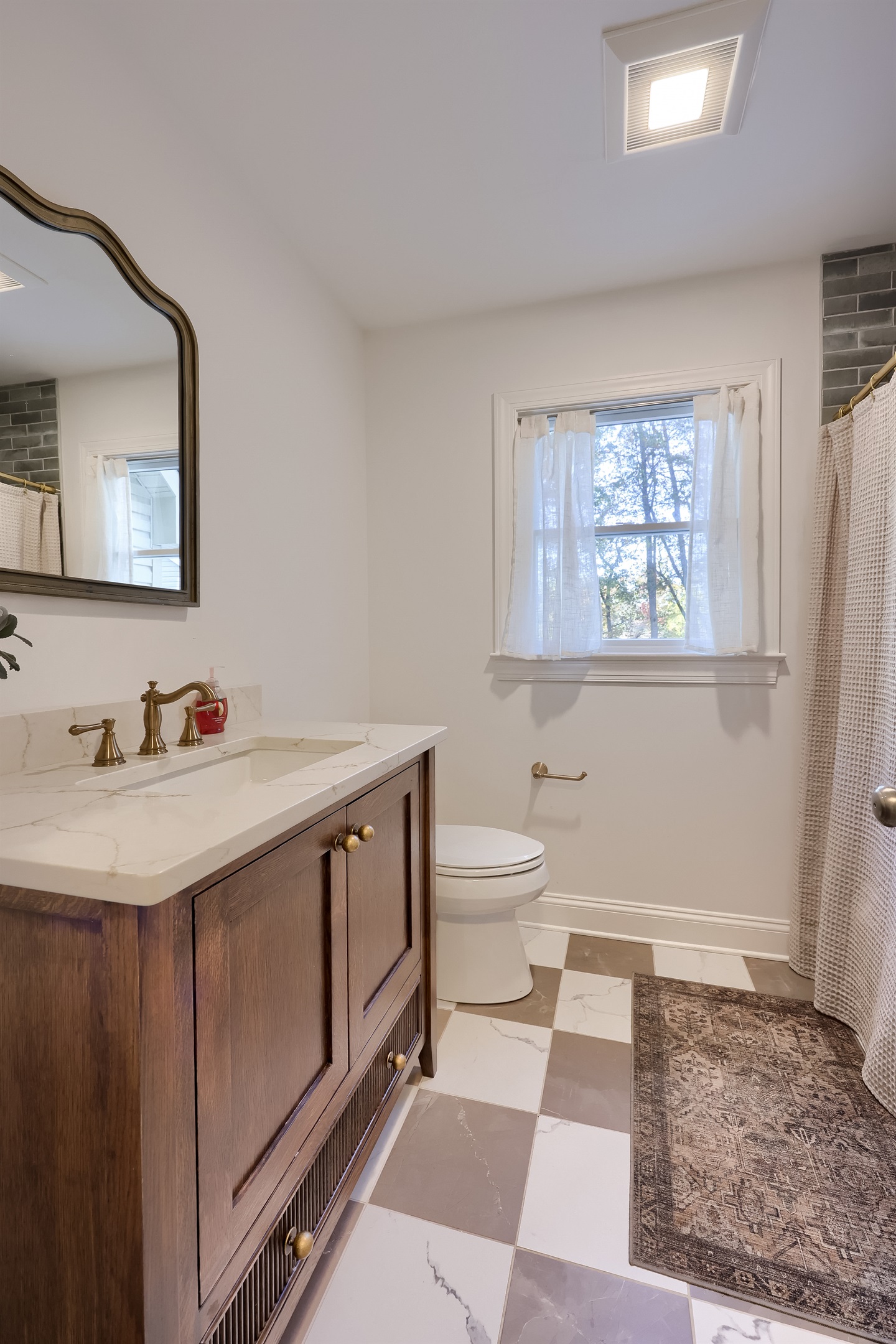 Main Floor Full Bath