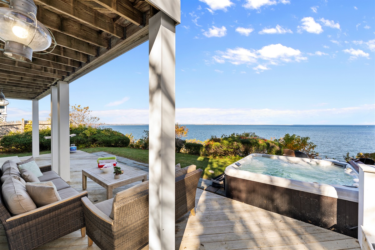 Breathtaking 180° views of Long Beach right from your space.