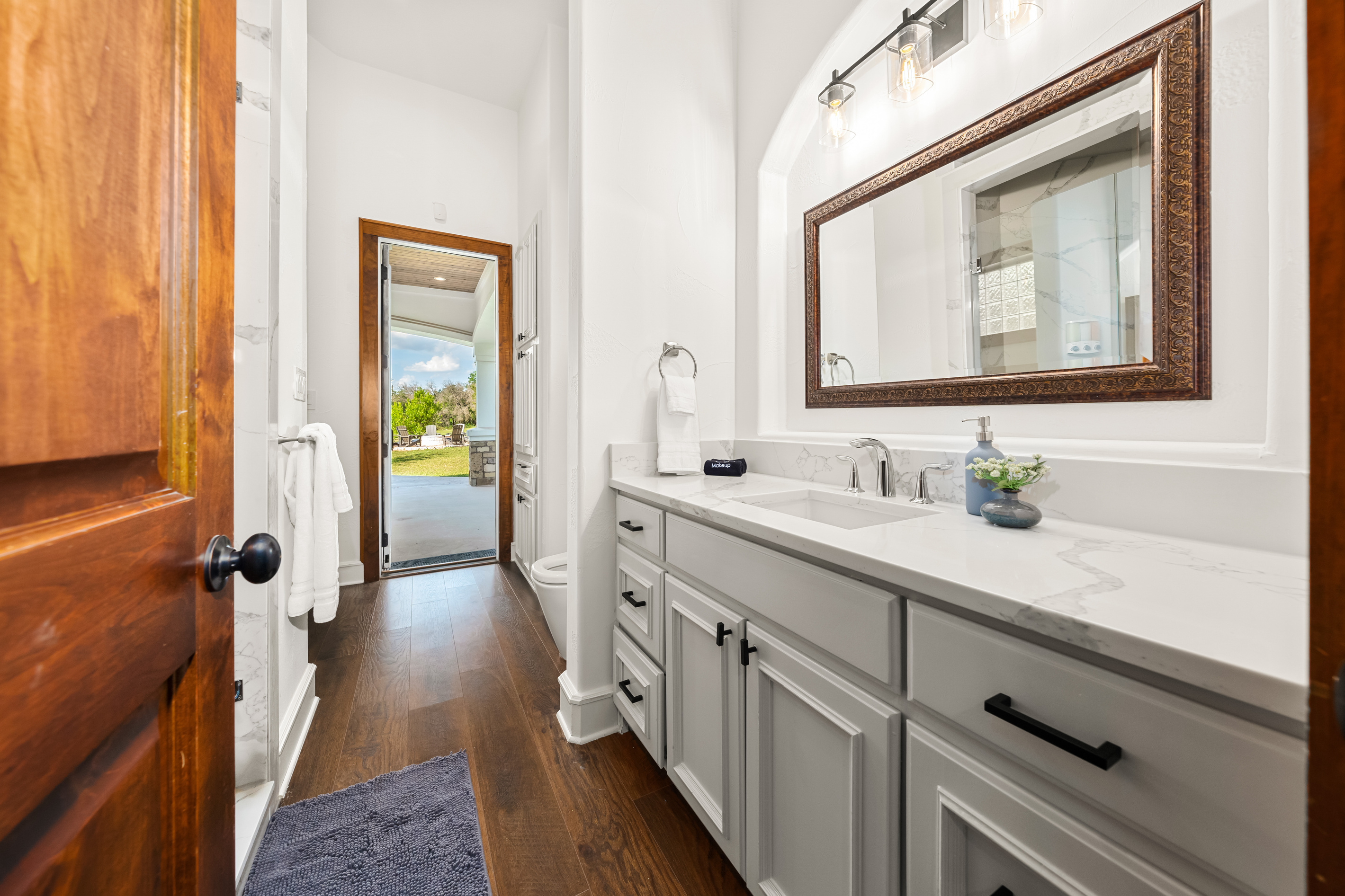 A full bathroom designed with comfort and functionality in mind.