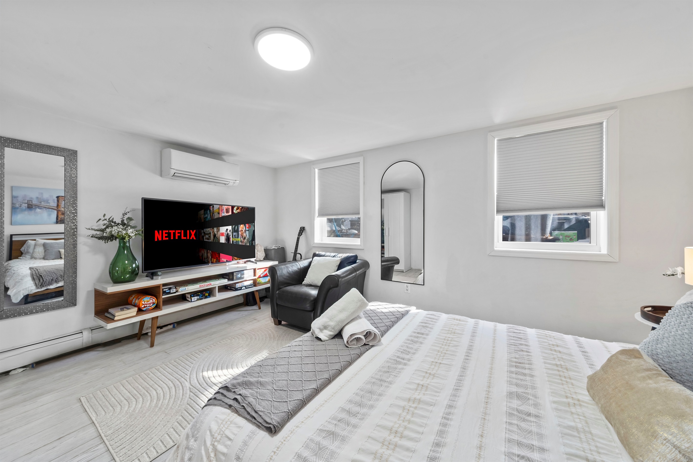 Ease into the morning with a good book and quiet coffee time before hopping on the train just minutes away.