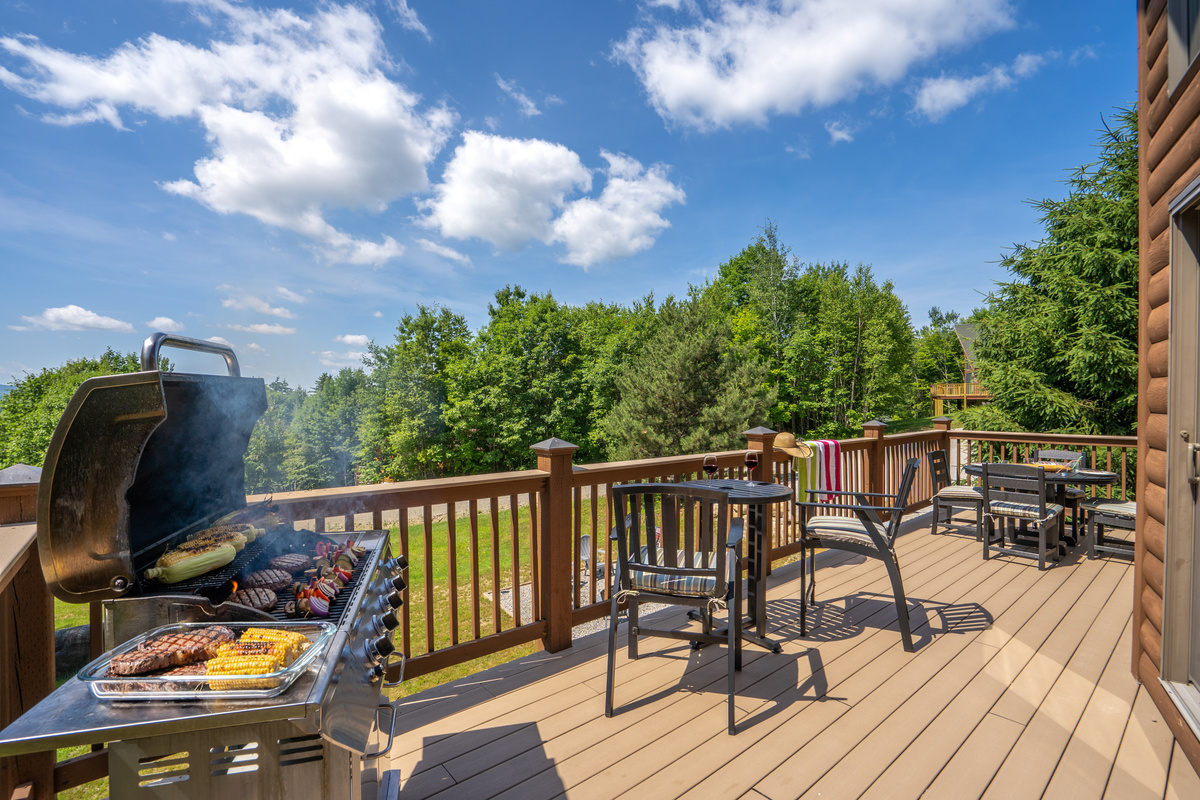 Fire up the BBQ grill on the deck and enjoy cooking your favorite meals in the fresh mountain air!
