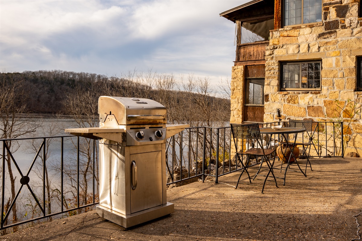 Grill, chill, and soak in the lake views