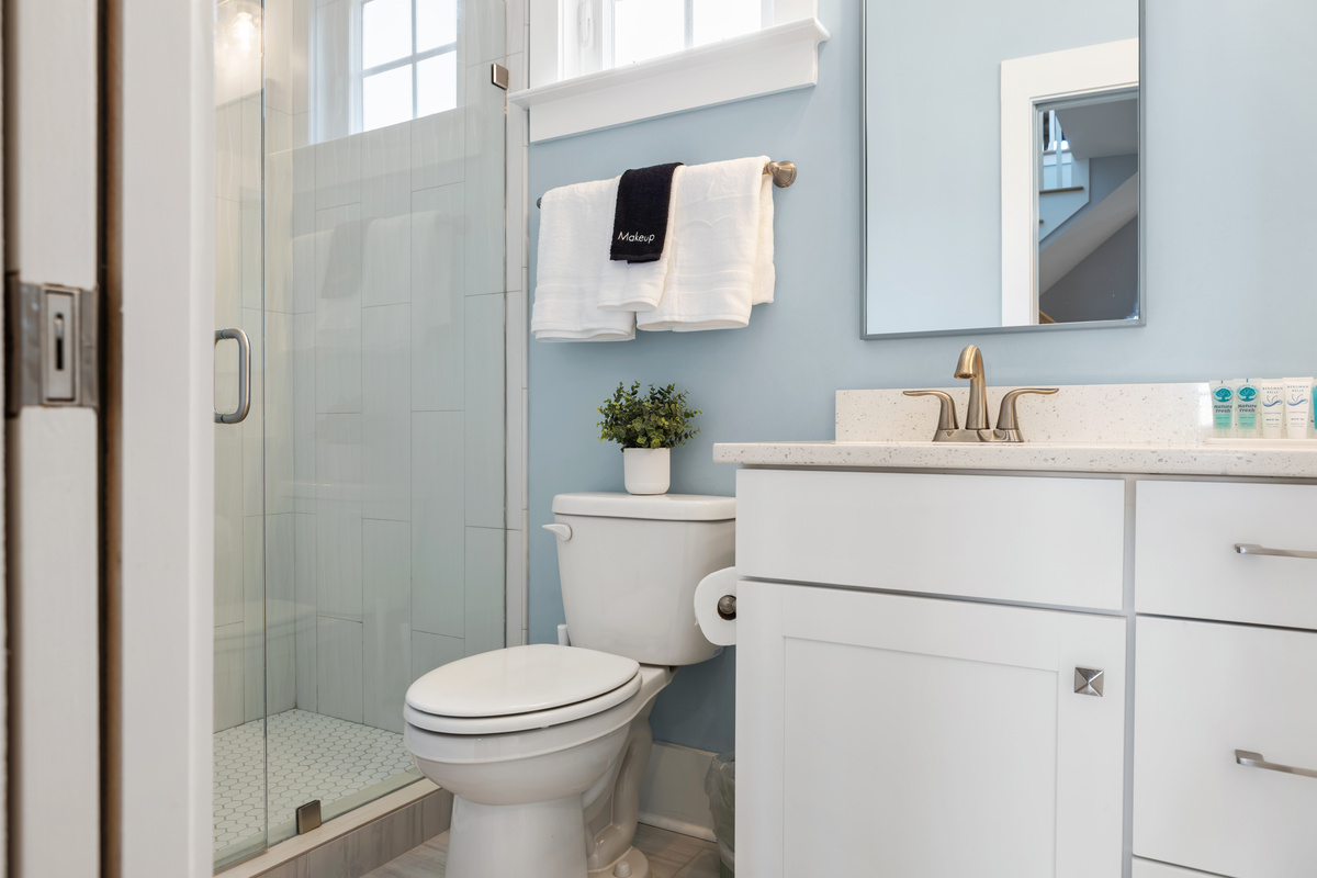 Bath linens provided