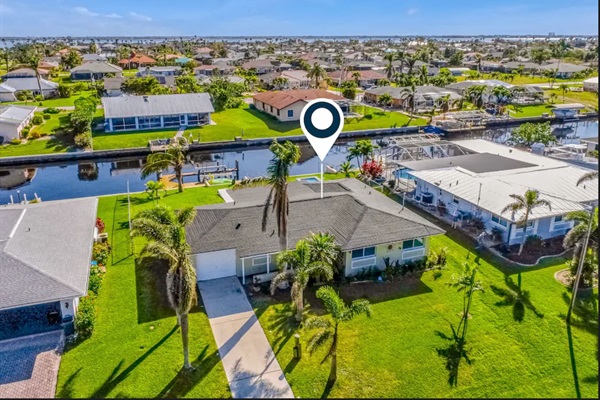 Quiet neighborhood. Salt water canal with sailboat access to the gulf!