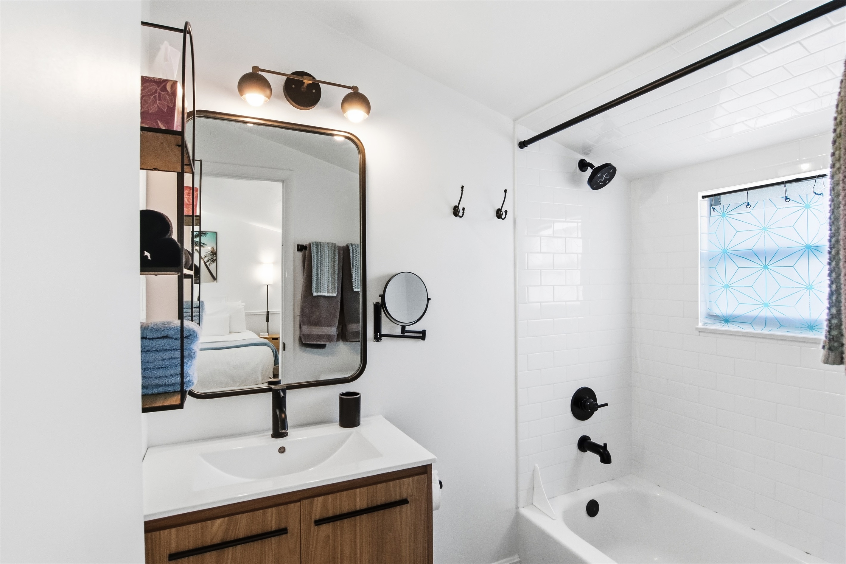 Cottage House full bath