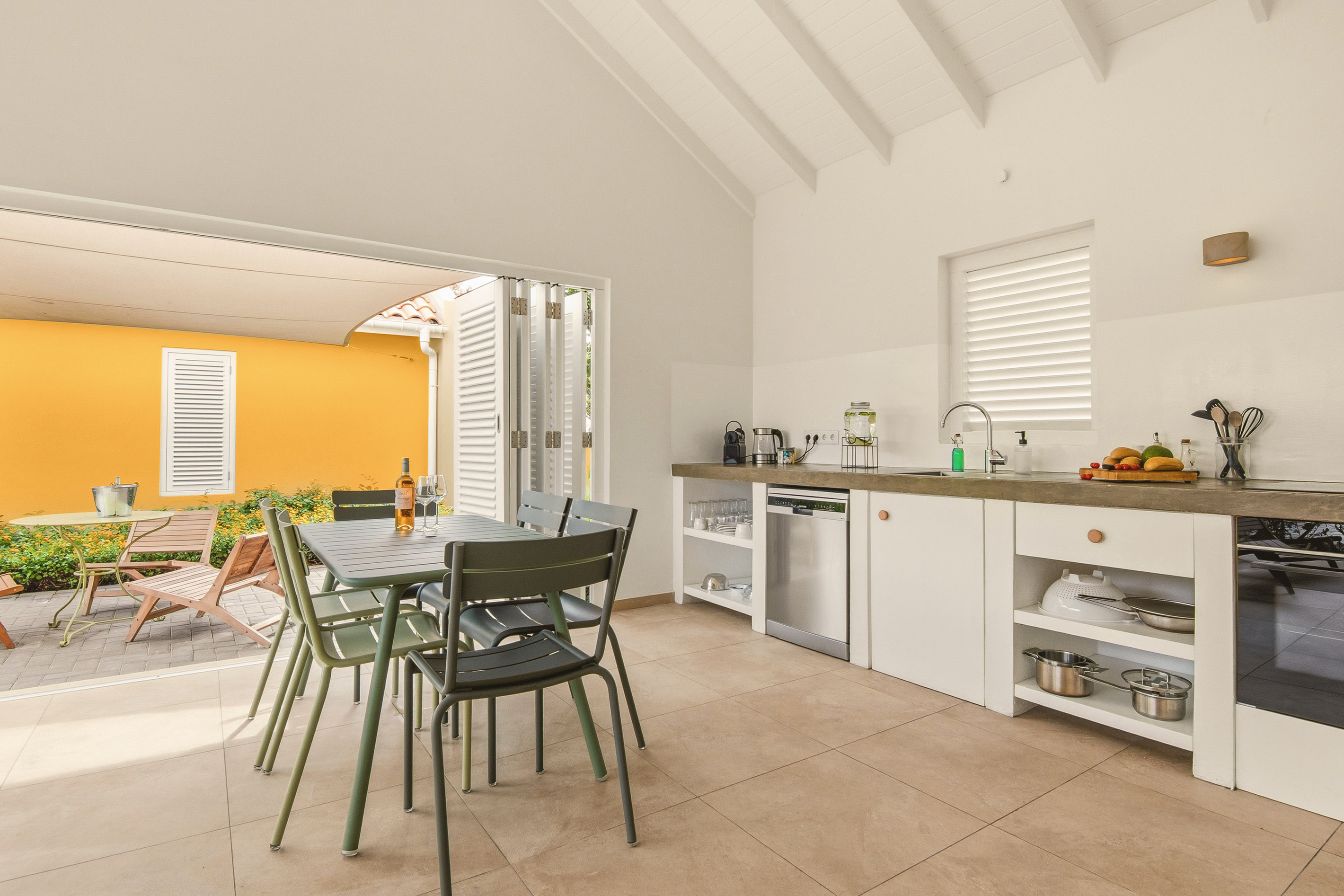 Villa Awa – Kitchen & dining