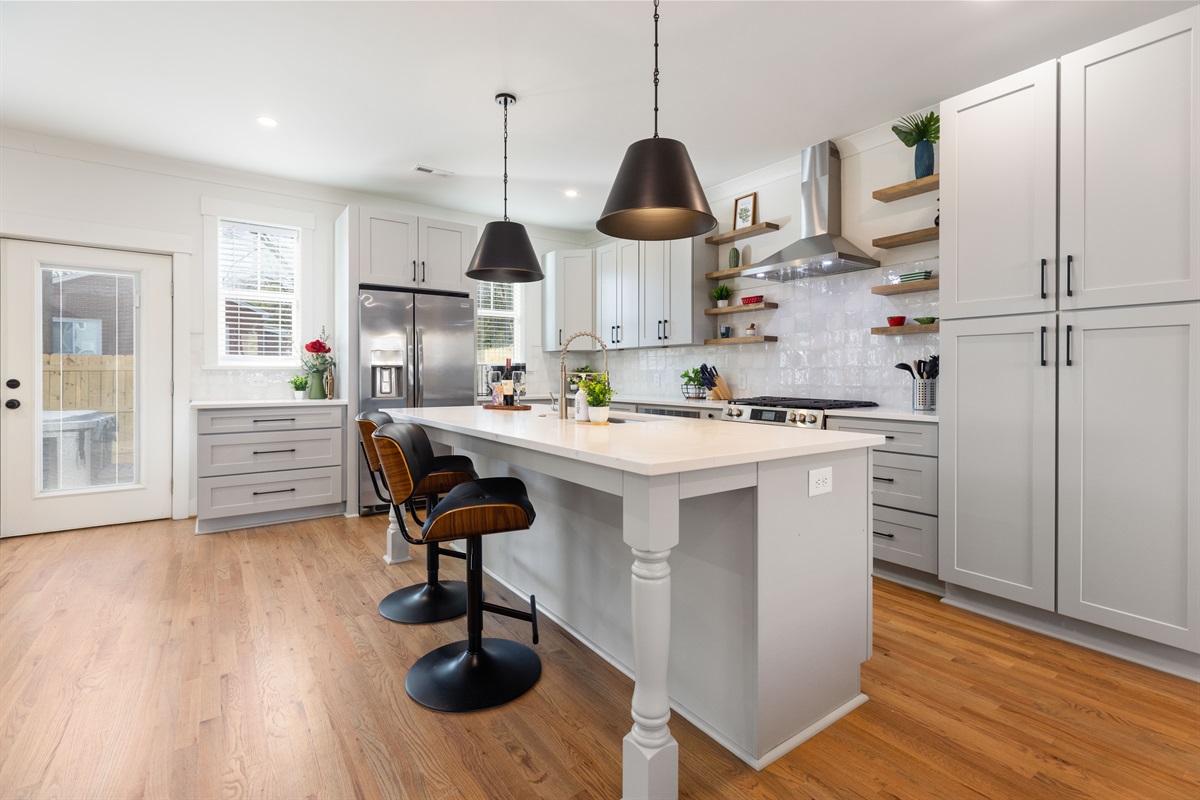 An oversized kitchen island is the perfect place to have breakfast. Cook your own delicious meals at home for a perfectly memorable stay! 