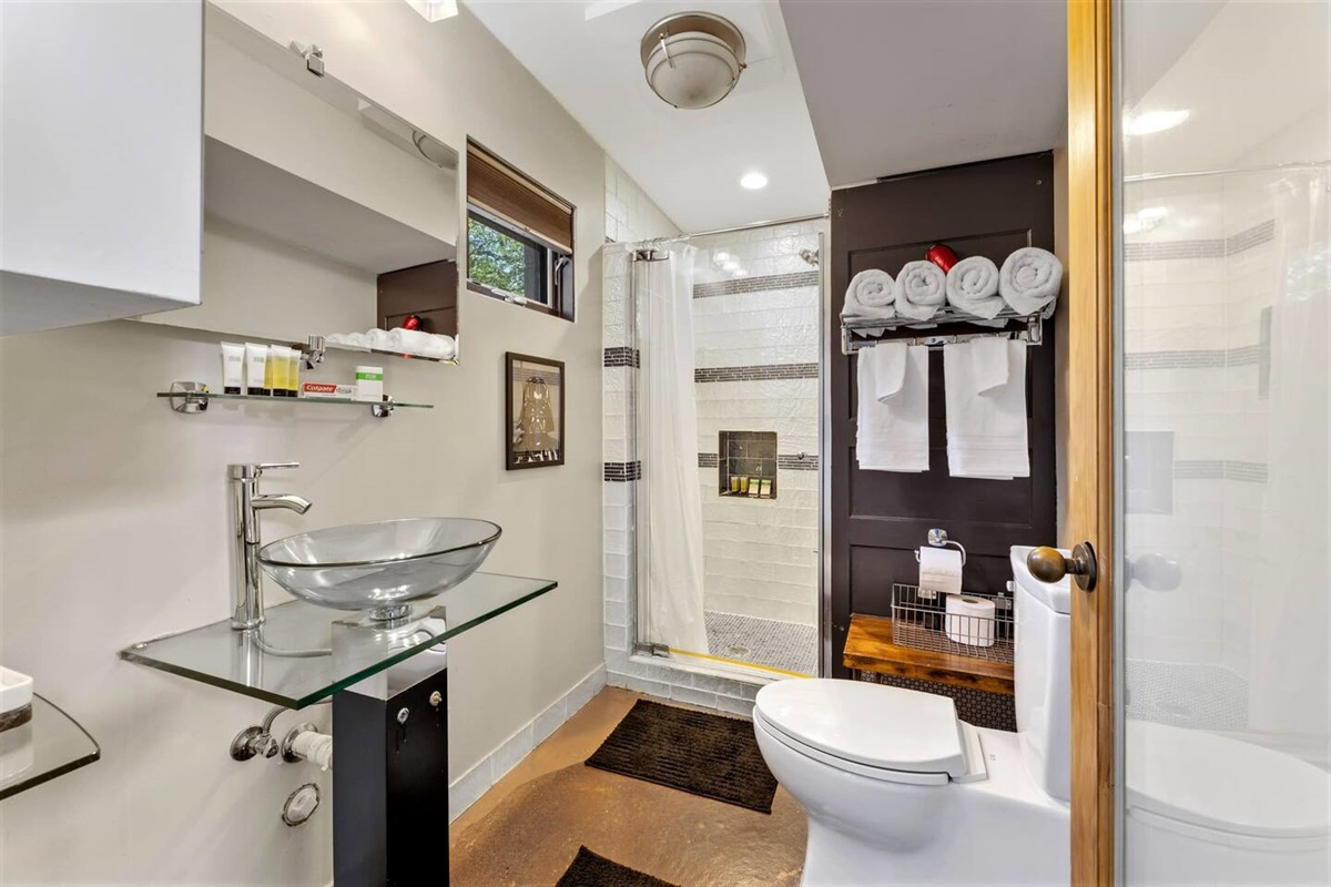 1629 Waterston Avenue Guest House Studio FHIA