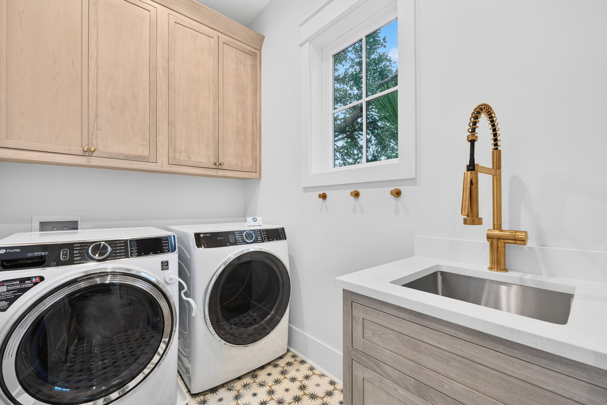 Laundry Room | Tahanan Palms | 3 38th Ave | IOP Escapes