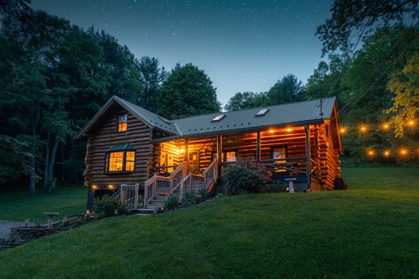 A warm welcome awaits at Great Bear Cabin—your private log retreat surrounded by towering pines, wide-open space, and a wraparound porch perfect for relaxing.