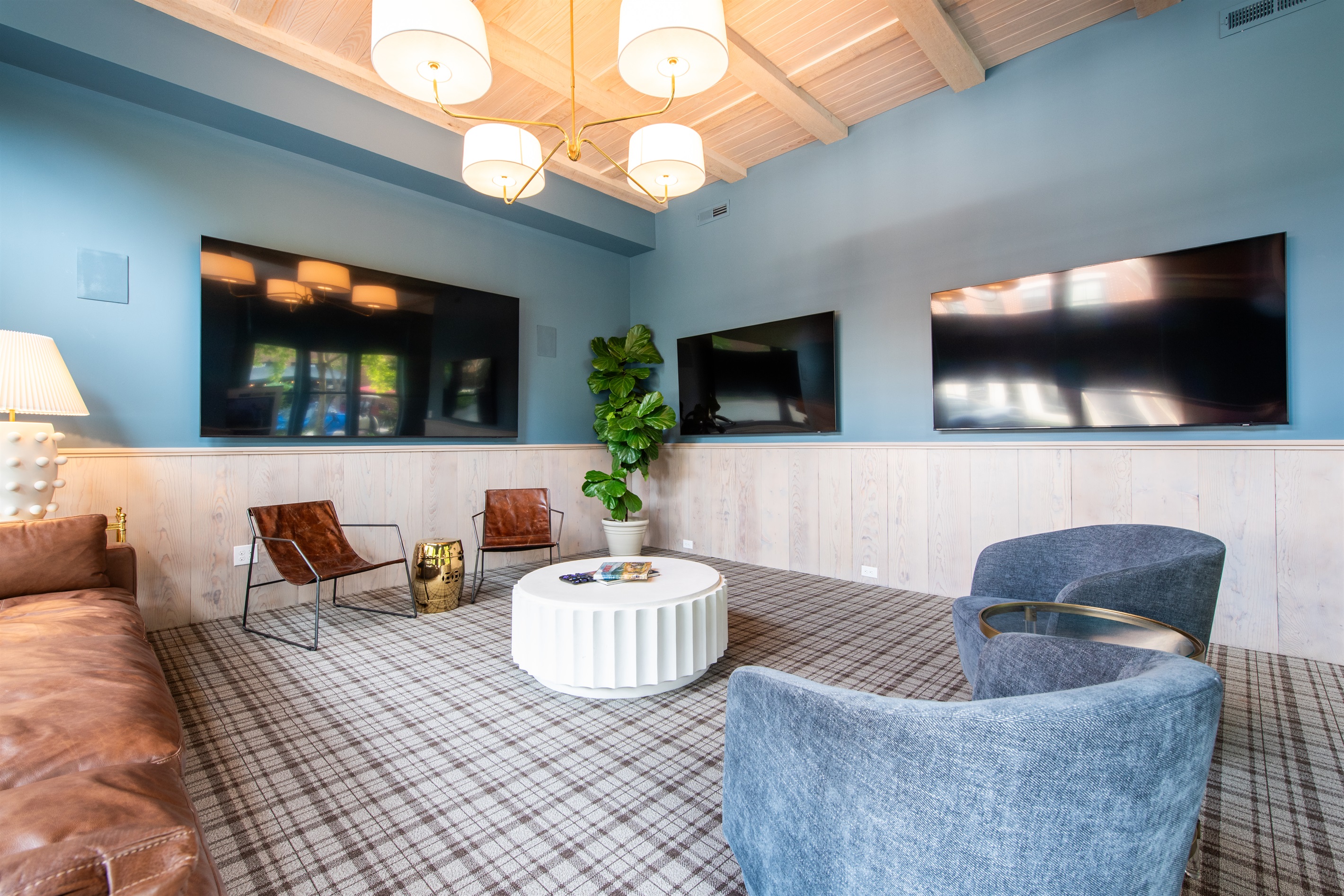 Come for the golf, stay for the lounge.