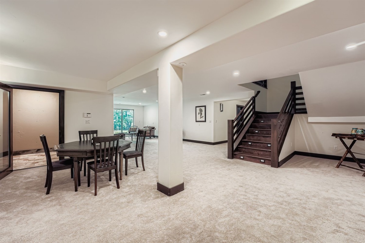 Lowere Level family room w/wine cellar