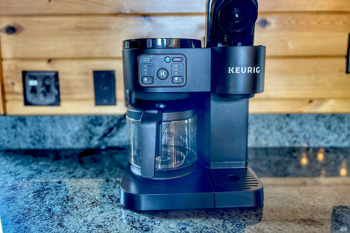 Brew It Your Way: Enjoy the convenience of K-Cup pods or brew a full pot with your favorite ground coffee.