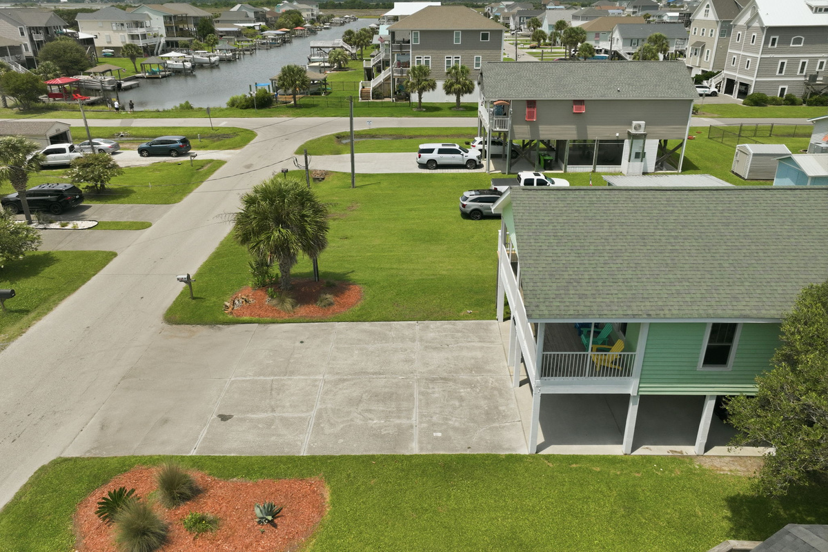 Enjoy the best of island living with easy access to both the Intracoastal Waterway and Surf City's beautiful sandy beaches