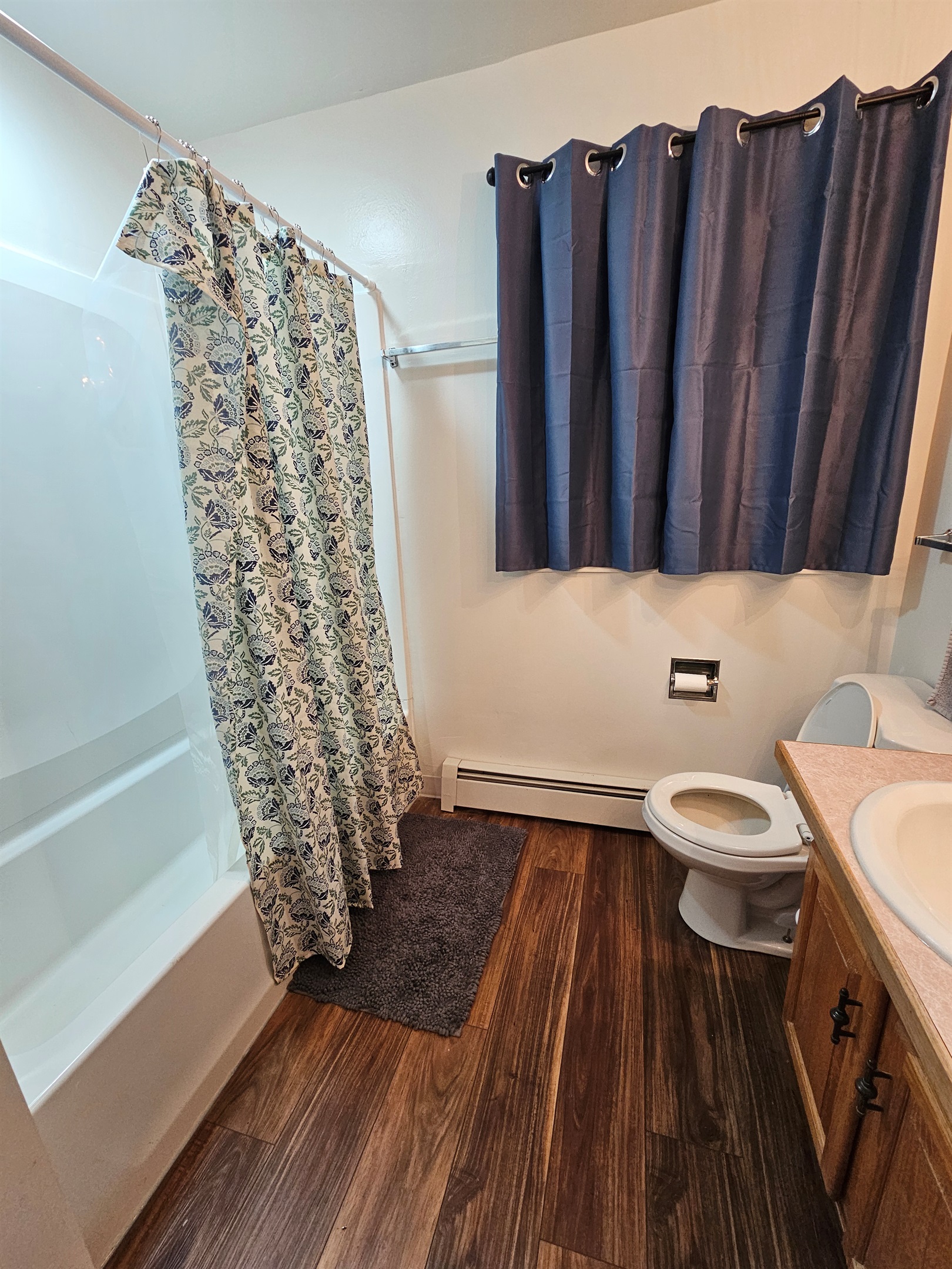 Hall Bathroom - Upstairs