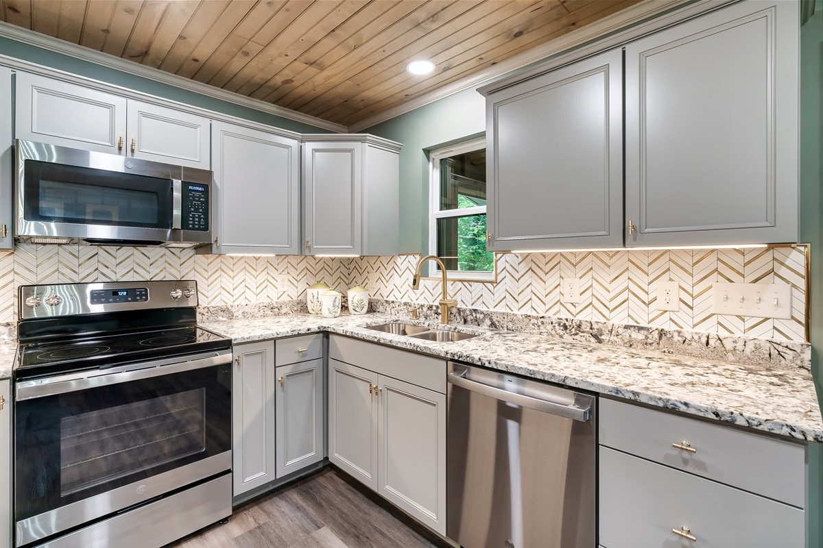 Cook and socialize! This fully equipped kitchen features stainless steel appliances, granite counters, and a stylish chevron backsplash.