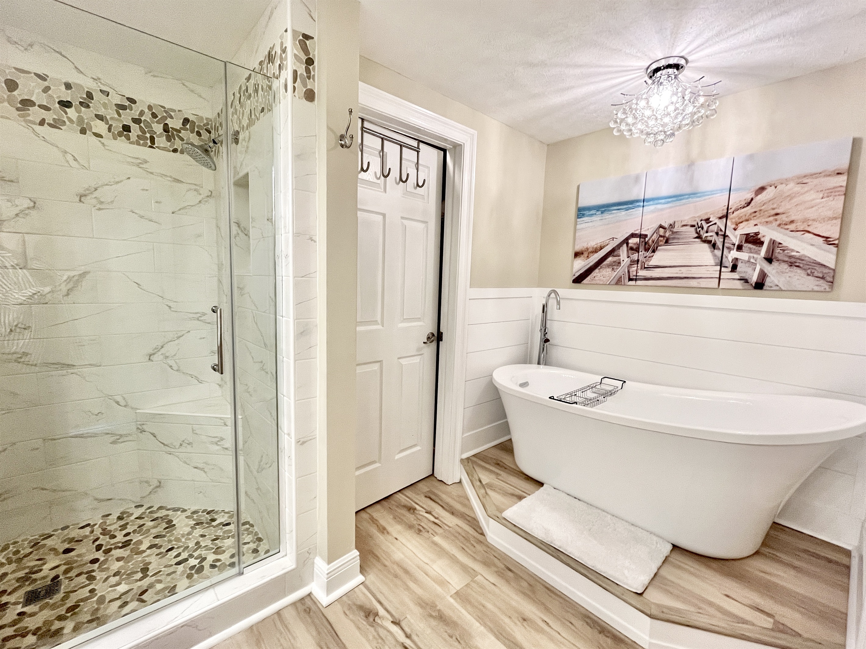 We have a tub in the master bath in our unit