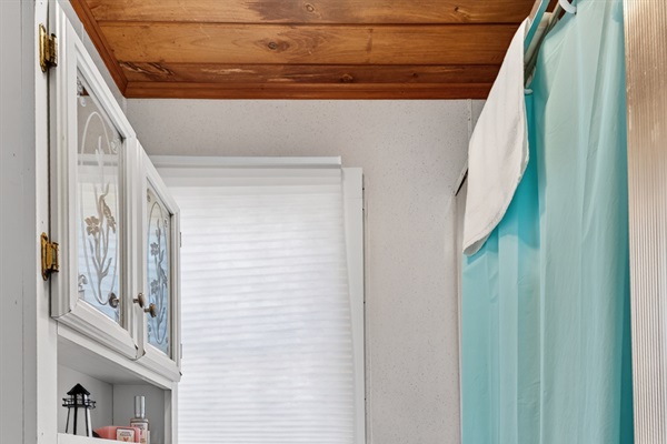A bright full bathroom with a shower made for relaxing moments.
