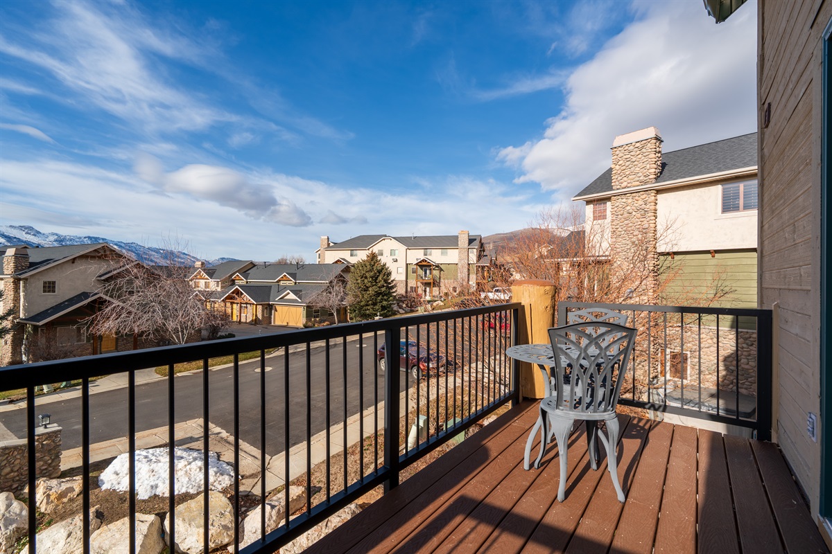 Unwind outdoors with fresh air and wide-open valley views.