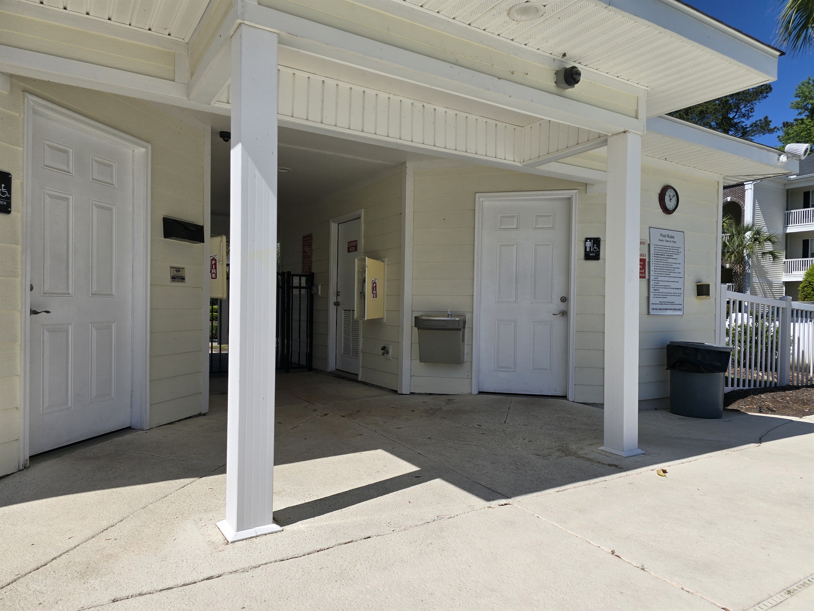Restrooms/Changing Rooms at the Pool