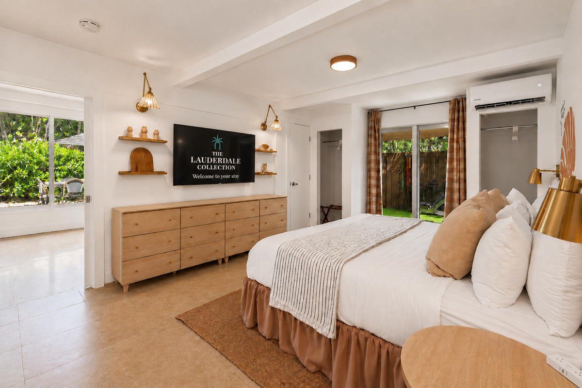 📺 Binge your favorites in the Master Suite, w/ its own private entrance!