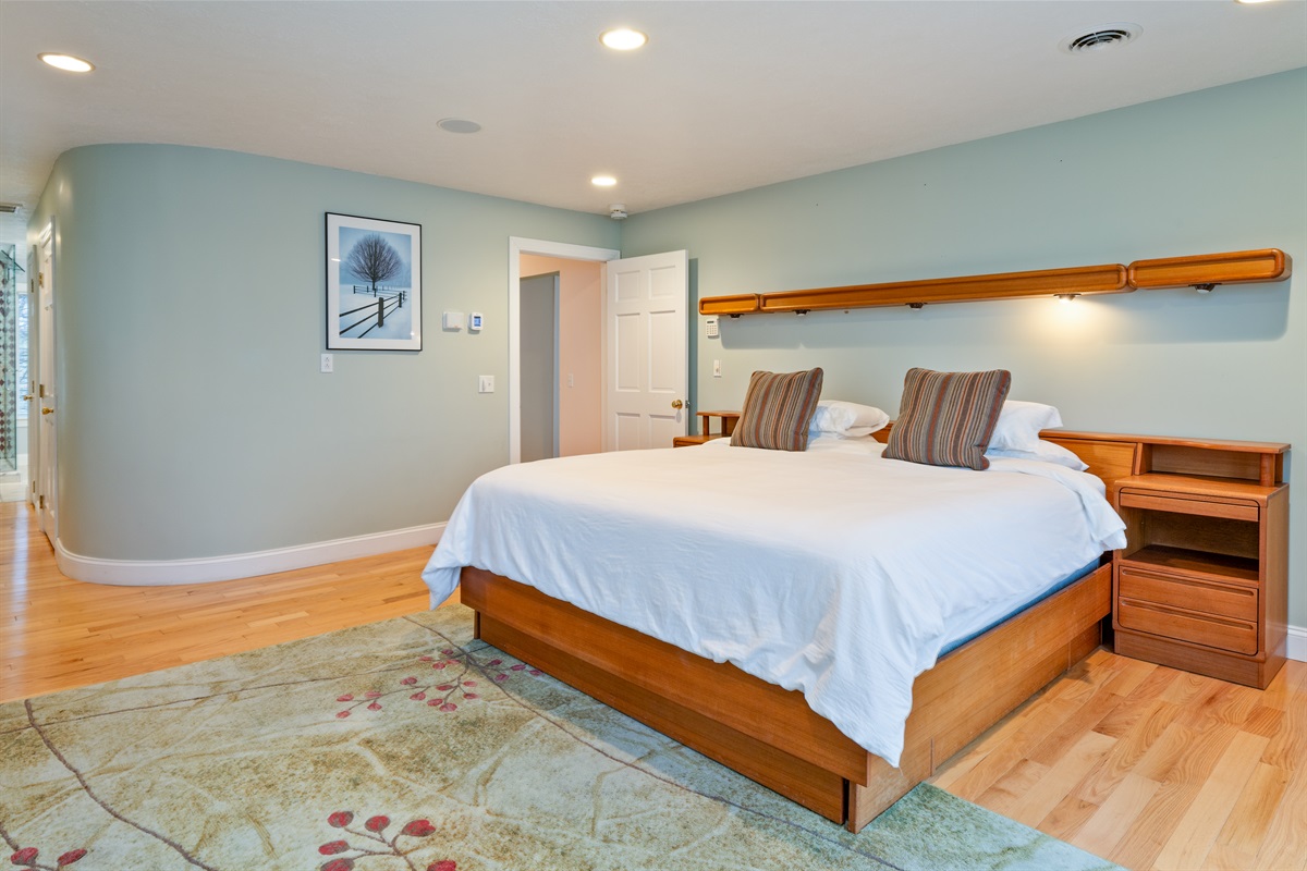 King Master bedroom with lake views and ensuite bathroom with walk in shower