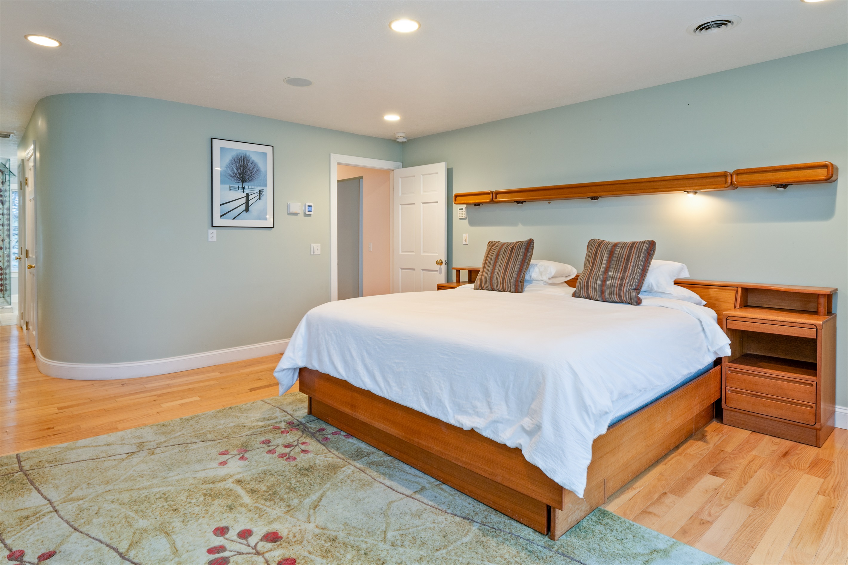 King Master bedroom with lake views and ensuite bathroom with walk in shower