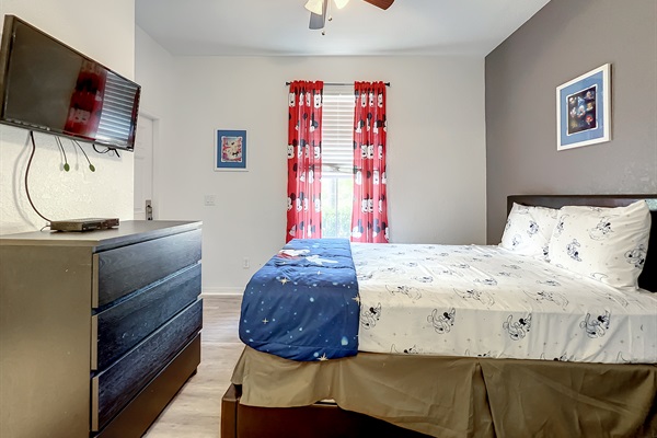 1st Floor Queen Bedroom