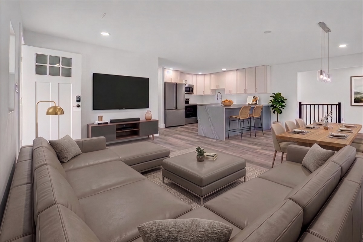 Full Kitchen, oven/range, fridge, microwave, dishwasher | Interior decor and finishes may vary from final remodel