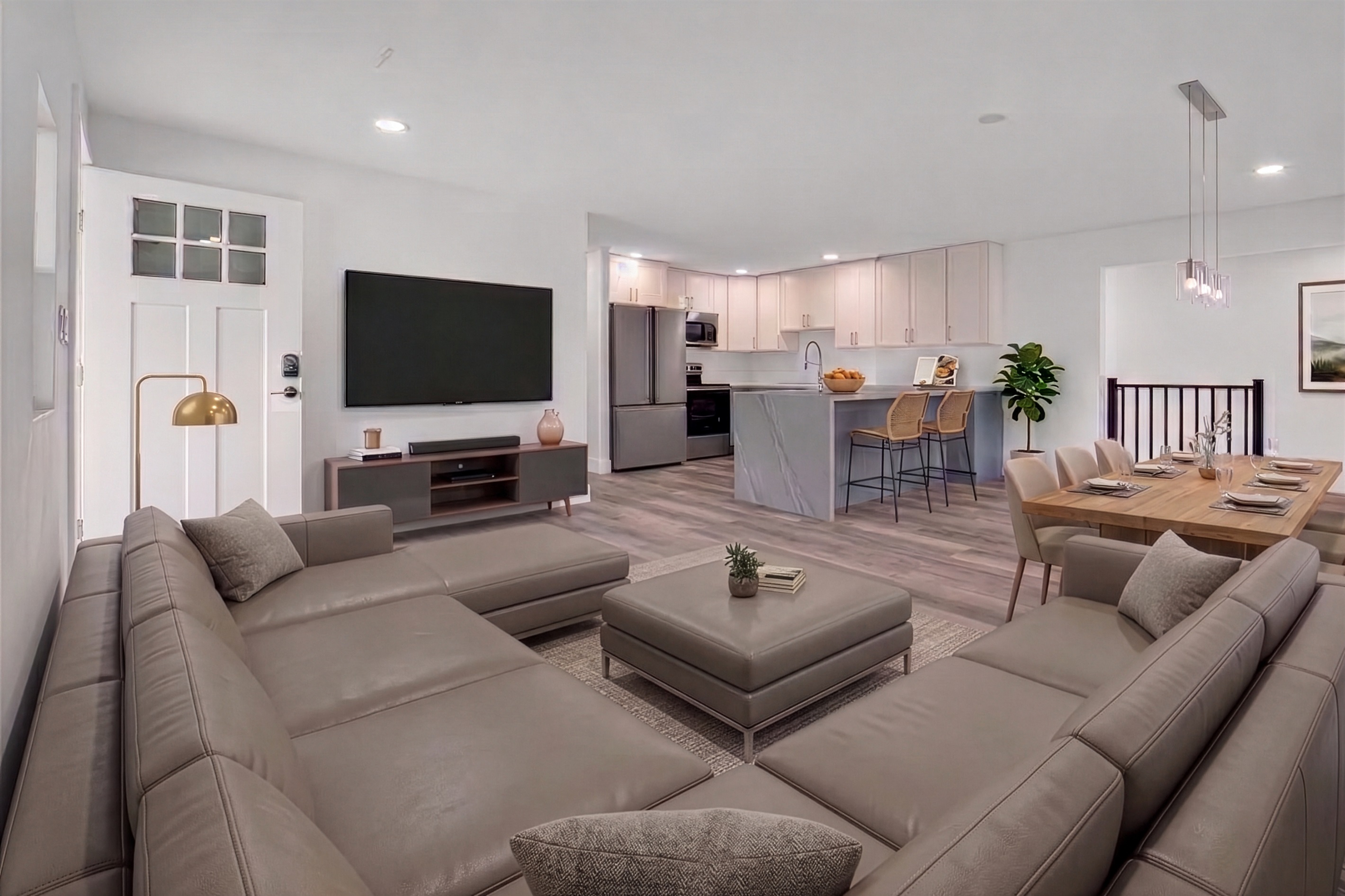 Full Kitchen, oven/range, fridge, microwave, dishwasher | Interior decor and finishes may vary from final remodel