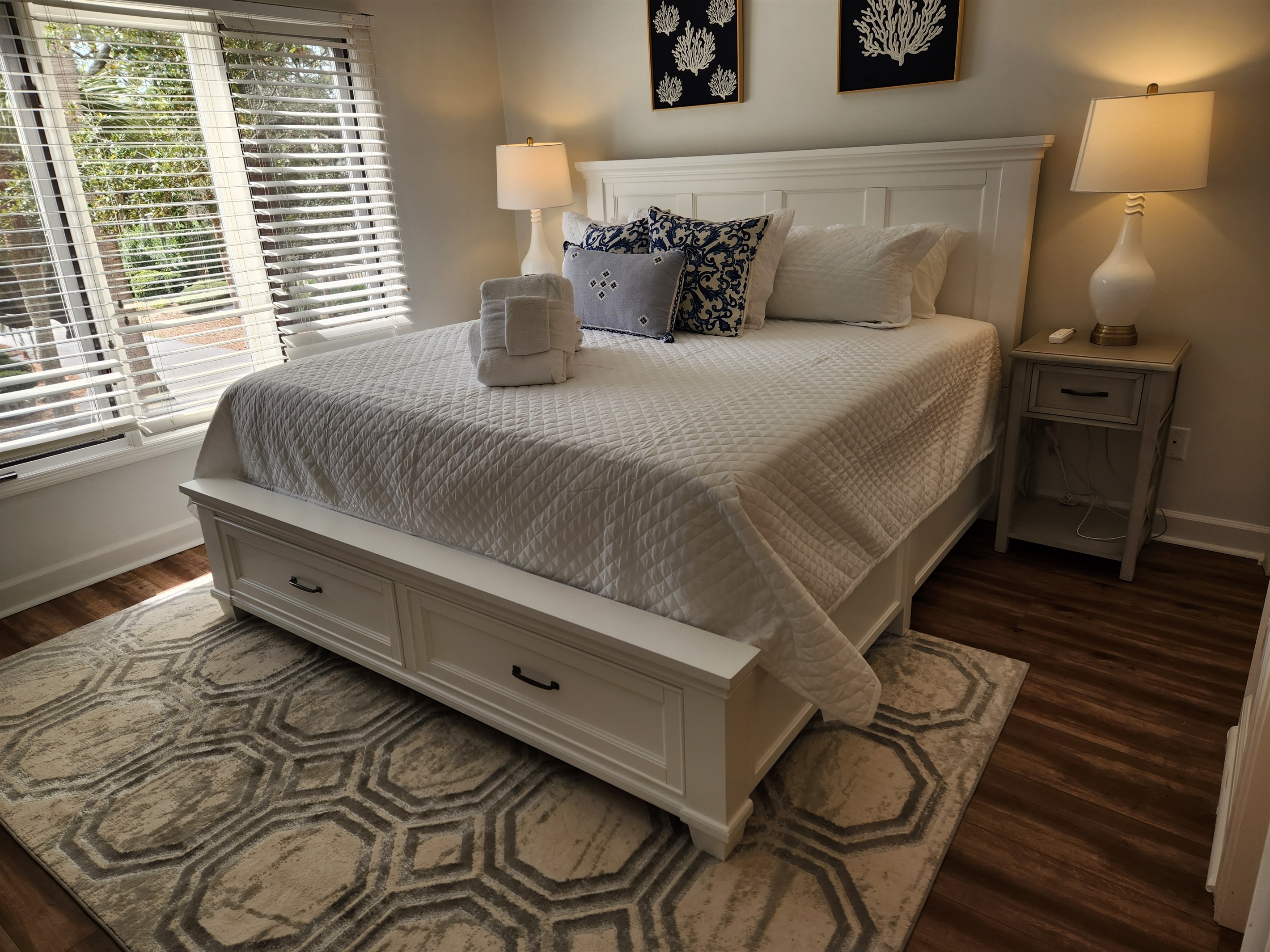 King bed in 4th bedroom