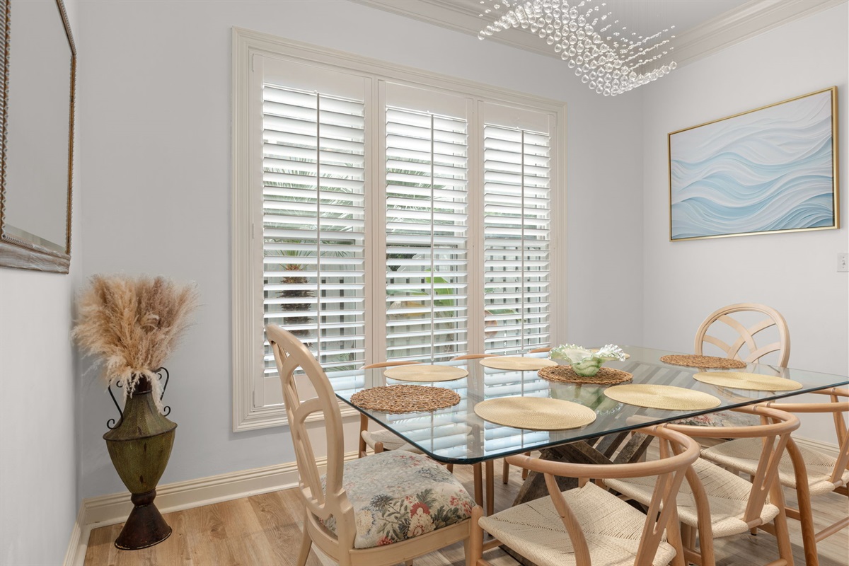 Enjoy meals with a side of sunshine