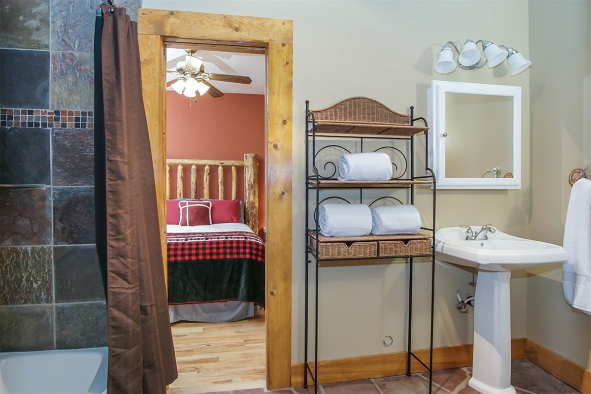 Additional jack and jill bathroom with clean, modern amenities