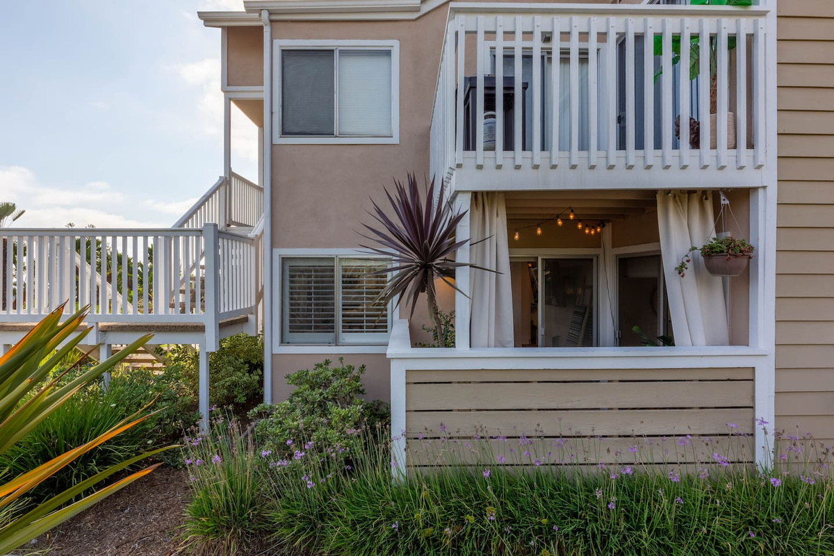 Outdoor view of bottom unit