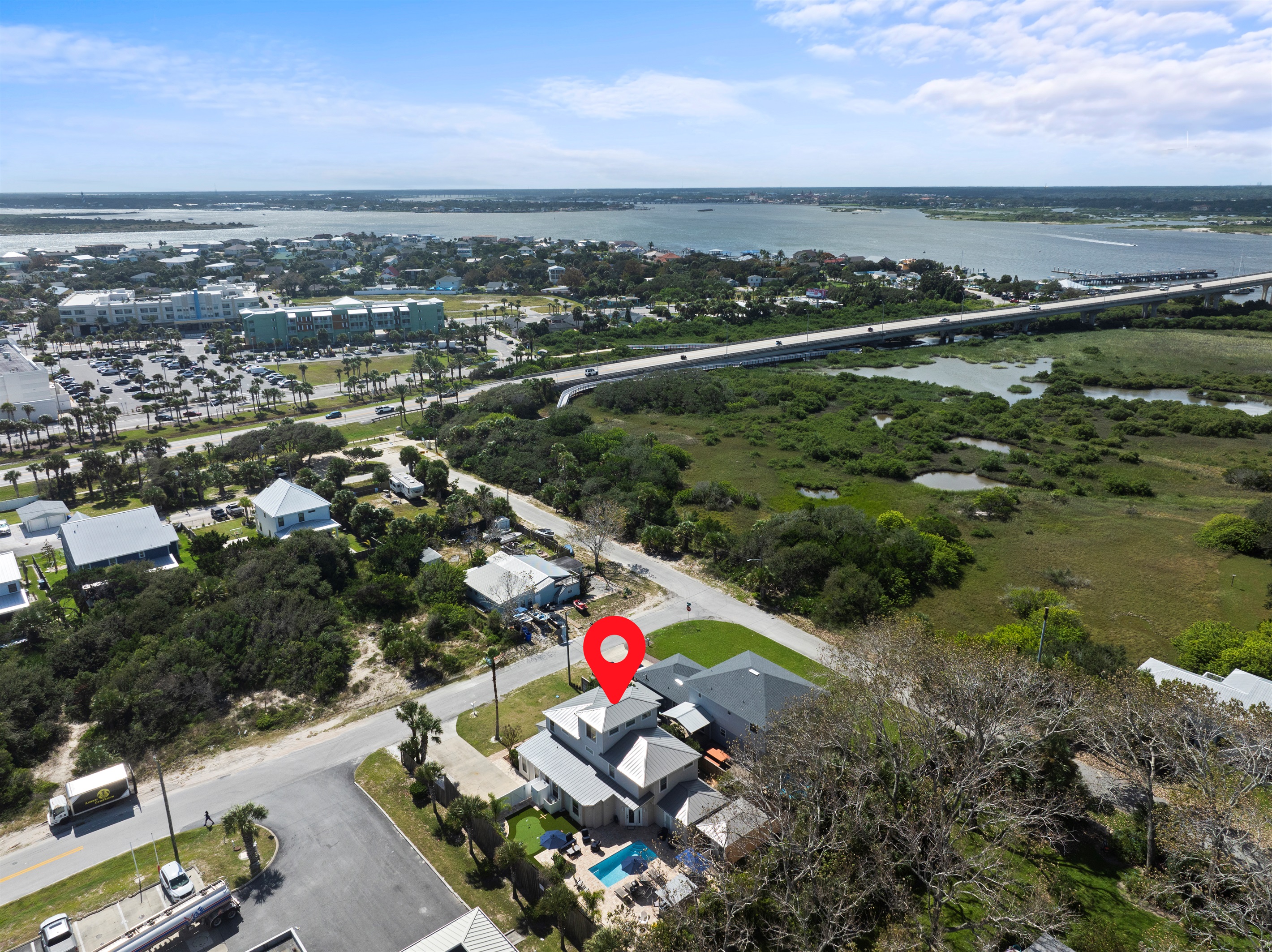 You'll love the prime location! Just a 4-minute walk to the beach, a 10-minute stroll to Publix and shopping, and an 8-minute drive to vibrant downtown St. Augustine.