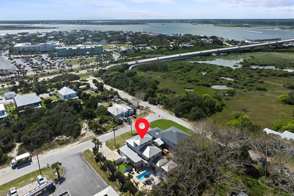 You'll love the prime location! Just a 4-minute walk to the beach, a 10-minute stroll to Publix and shopping, and an 8-minute drive to vibrant downtown St. Augustine.