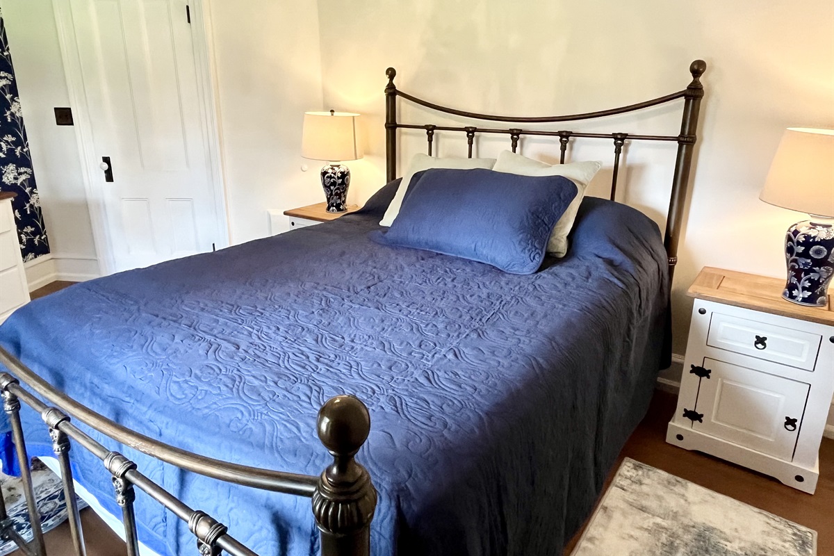 Bedroom #5 - Queen Bed