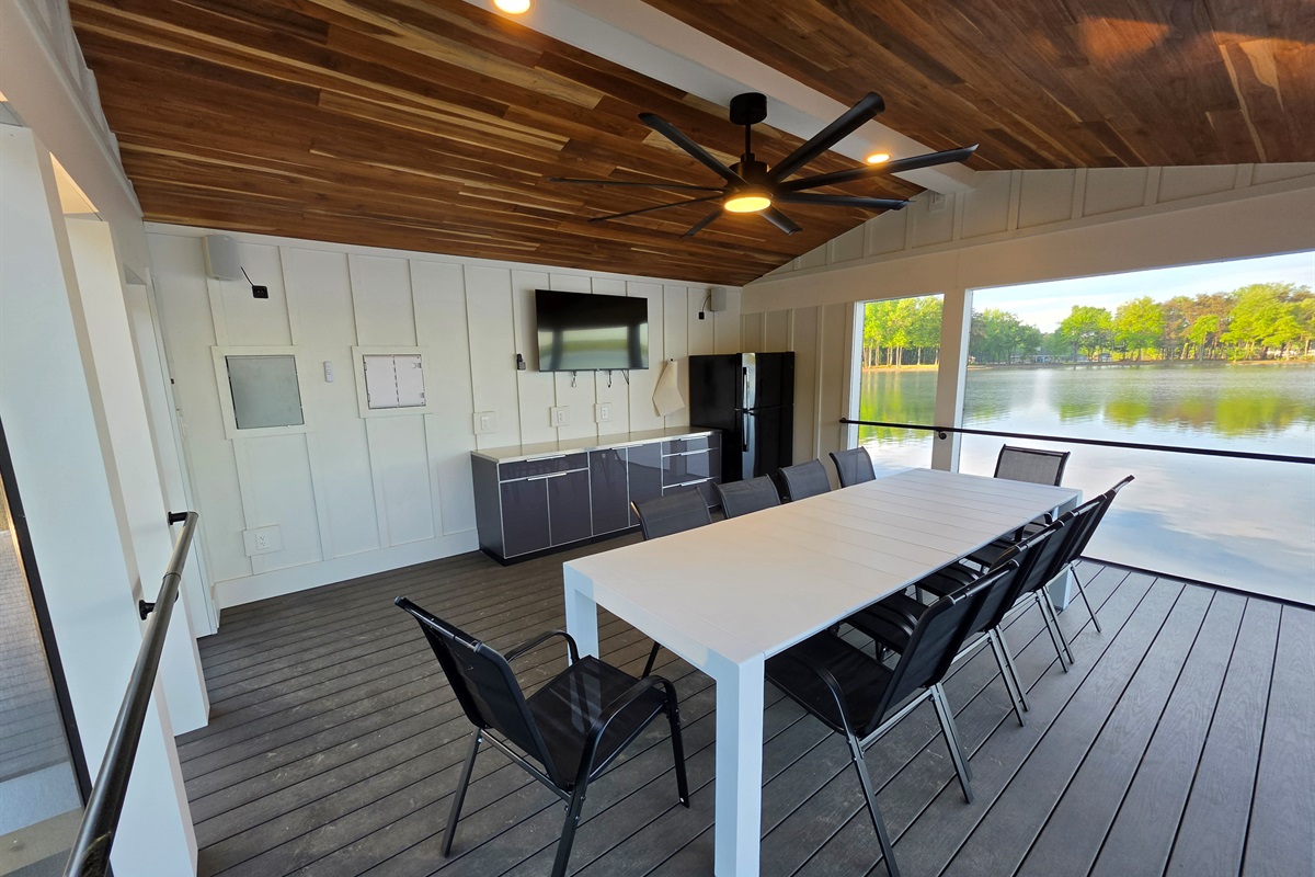 Boathouse with Bar, fridge, TV, stereo