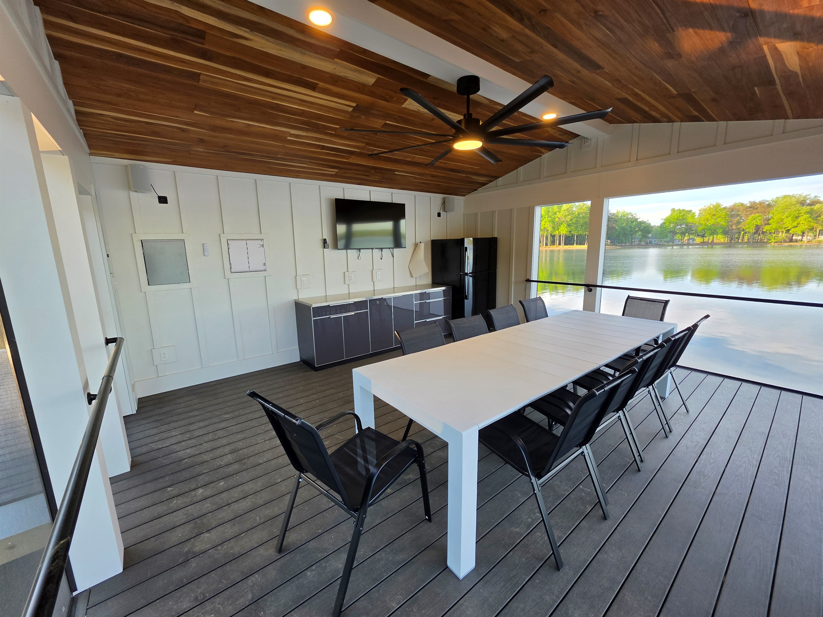 Boathouse with Bar, fridge, TV, stereo