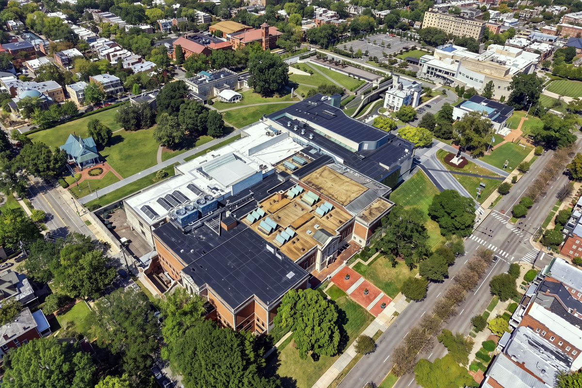 Aerial View: Enjoy lush greens and vibrant city life from this prime Richmond location!