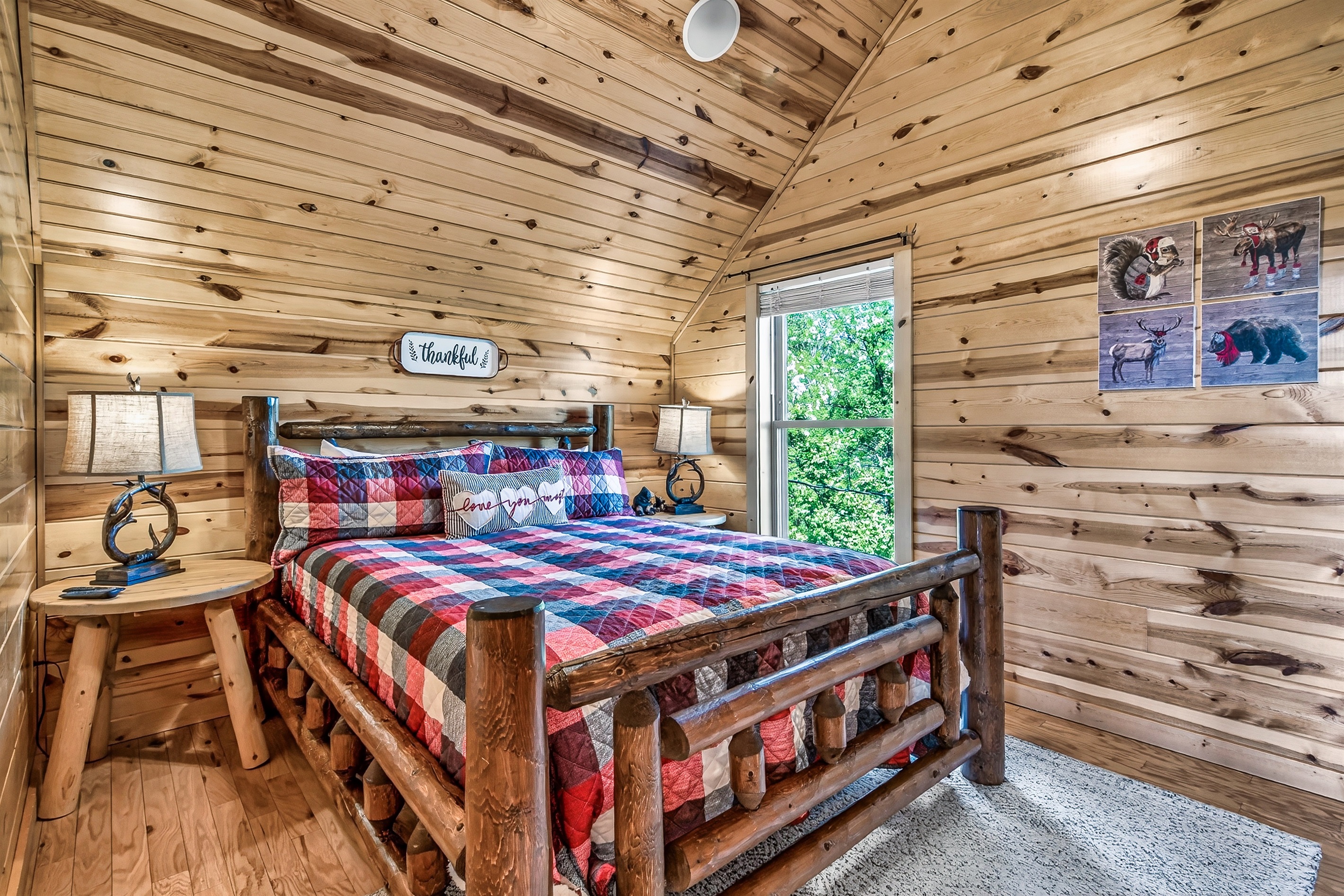 Top level bedroom with Queen bed, ensuite bathroom & TV. 