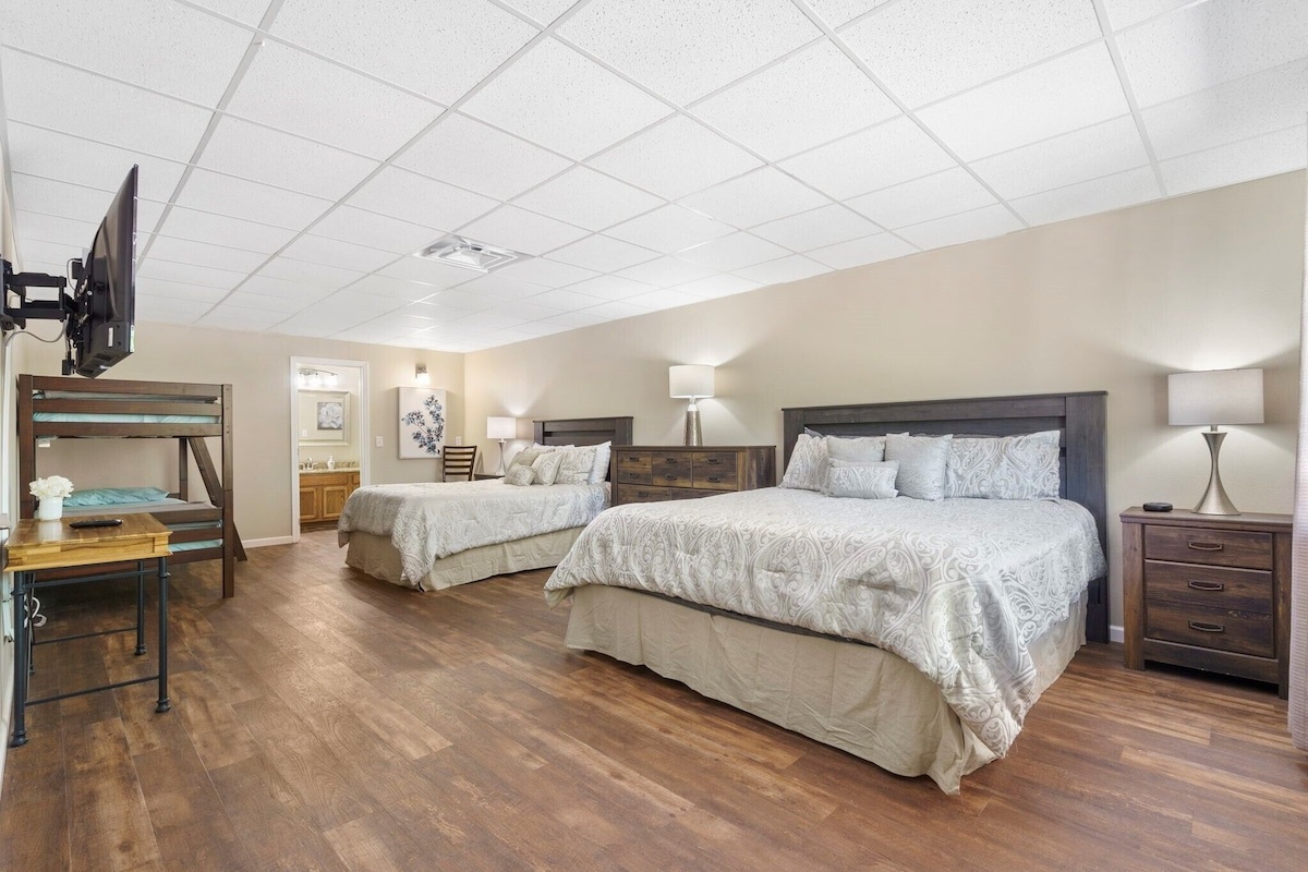 Branson HideAway Bedroom Left Bedroom