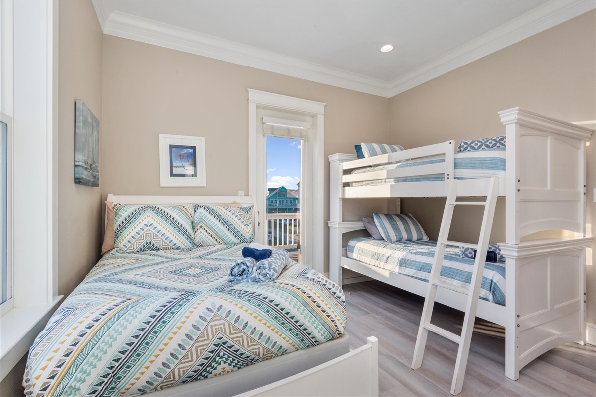 2462fa86e46e46a7a00f1a6c92038e16 Large | Beachhouse | Texas | TX | Vacation Homes | Galveston | Crystal Beach | Kokomo | Breezy Days | Beachfront Elegance | Sunrise Serenity | Southern Sands Property Management, LLC